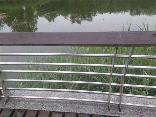 不锈钢复合管护栏采用优质原材料价格低