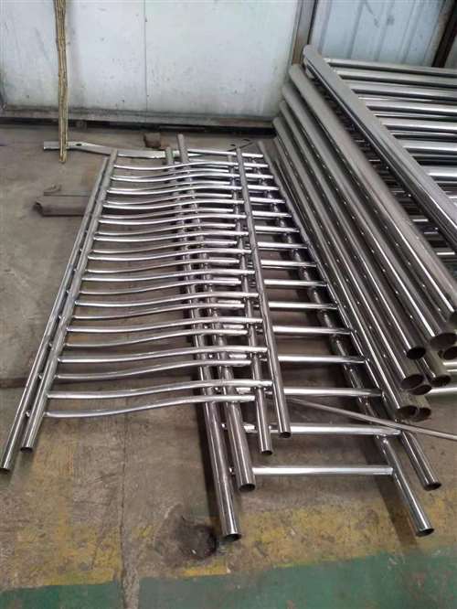 不锈钢复合管立柱结实耐用当地供应商