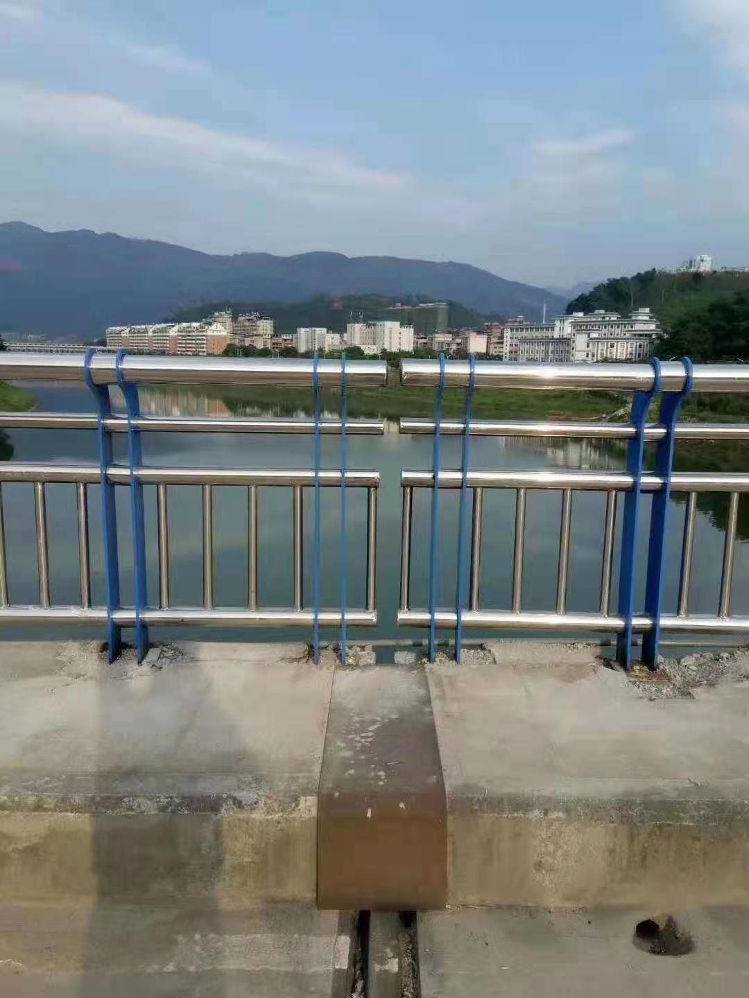 广州铸钢立柱
