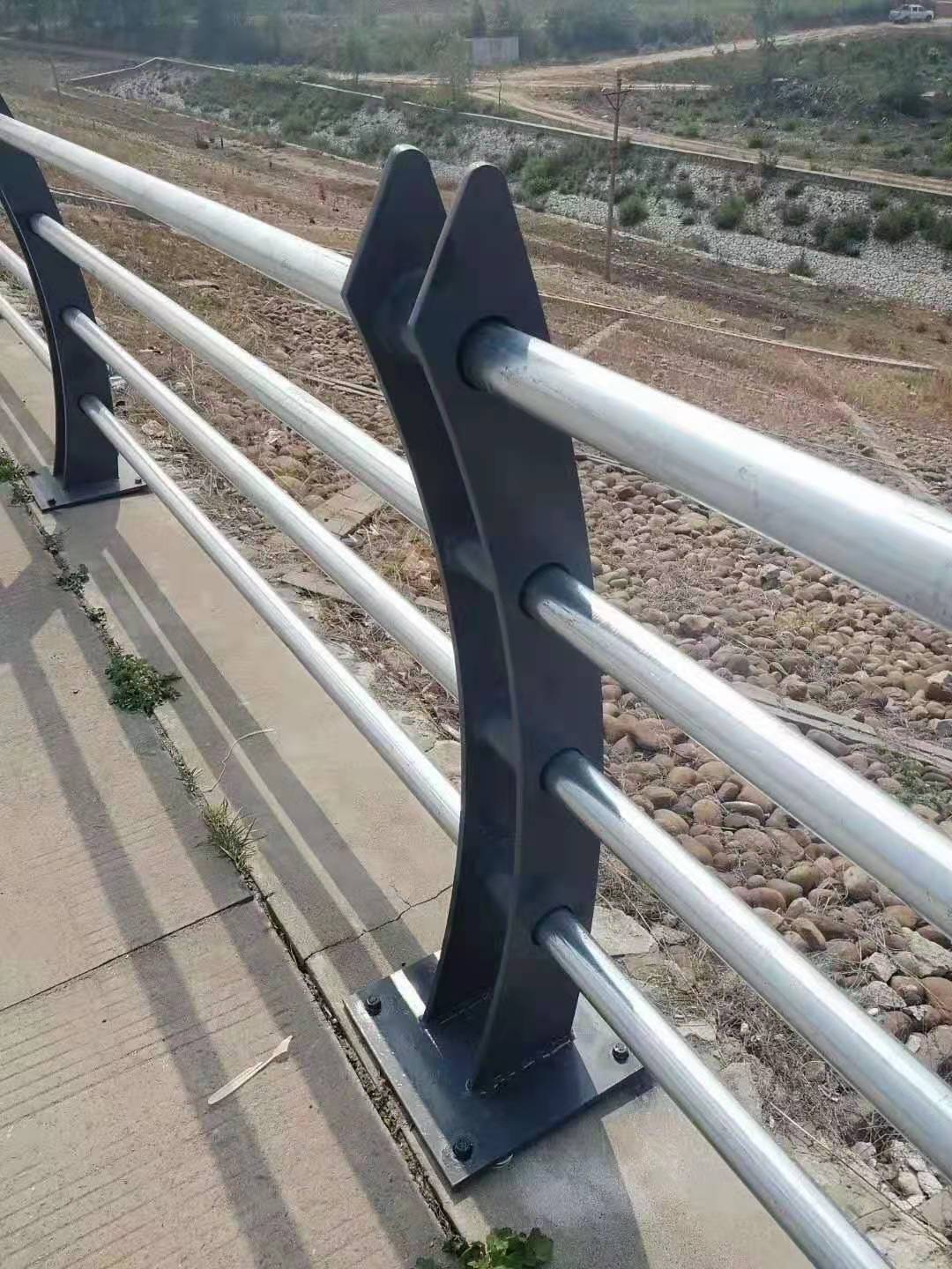 安徽不锈钢碳素钢复合管护栏