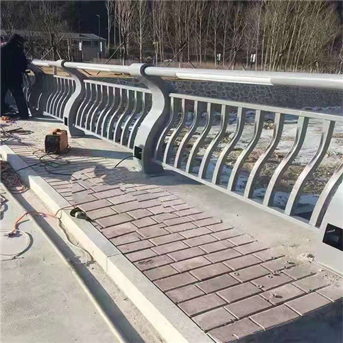 雅安不锈钢复合管桥梁护栏每米价格