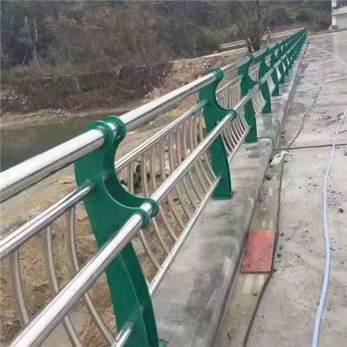 青岛不锈钢复合管河道护栏每米价格