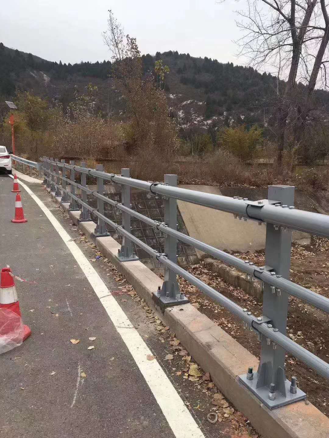 湘潭生产道路护栏经久耐用