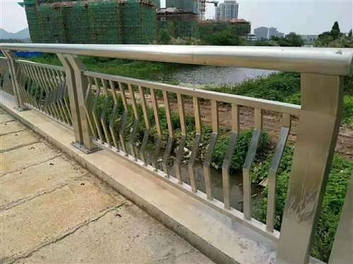 宁波热镀锌道路护栏保证品质完善