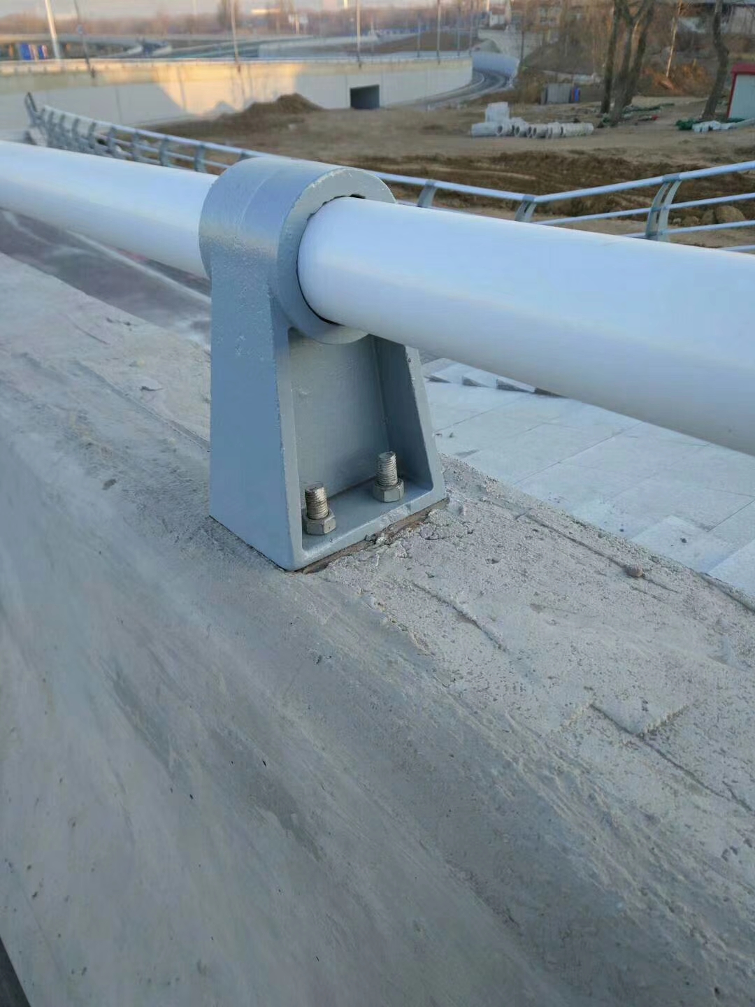 玉溪桥上的防撞护栏质量如何