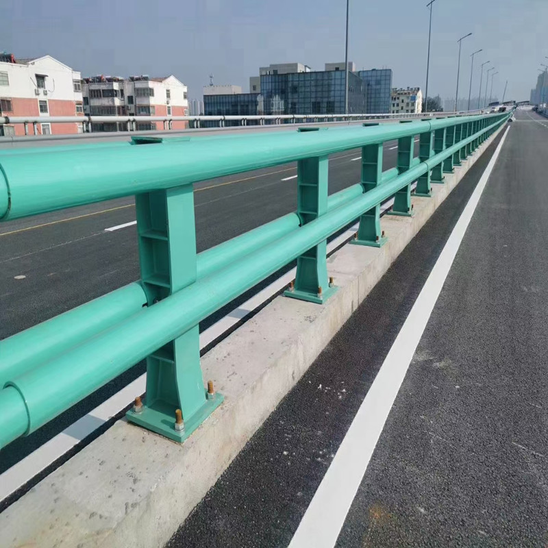 柳州城市过街天桥护栏安全性高