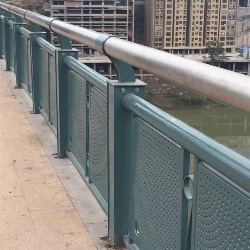 玉林城市过街天桥护栏安全性高