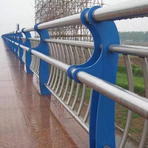 丽江天桥防护栏设计