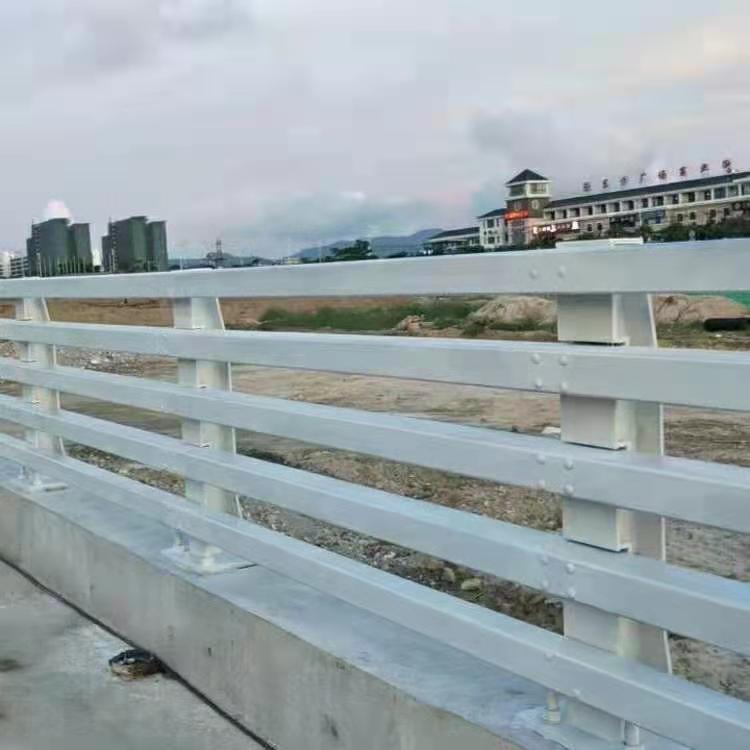 佳木斯桥梁防撞护栏美观实用
