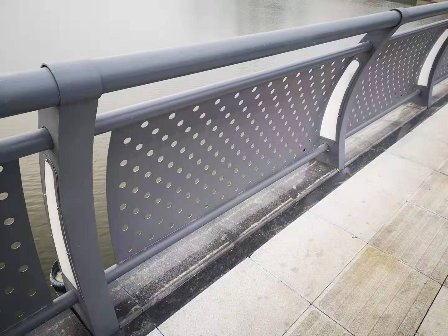 武汉桥梁护栏立柱板交易更有保障